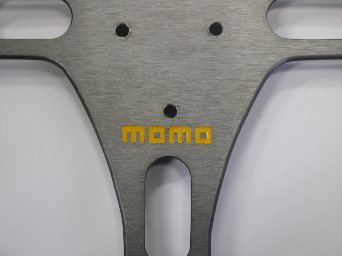 momoプロトタイプモデル、フラットグレーフィニッシュ
